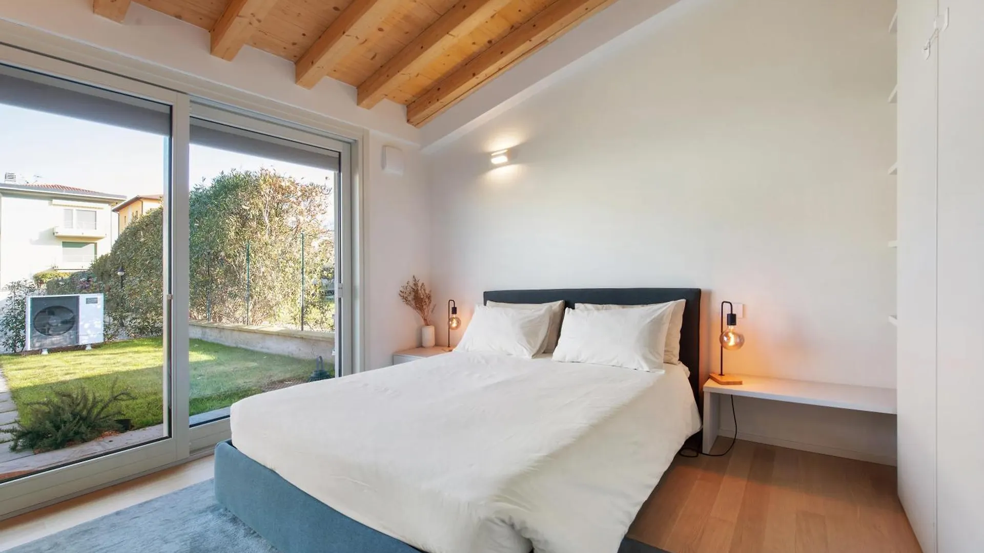 Little Mier Iseo location
