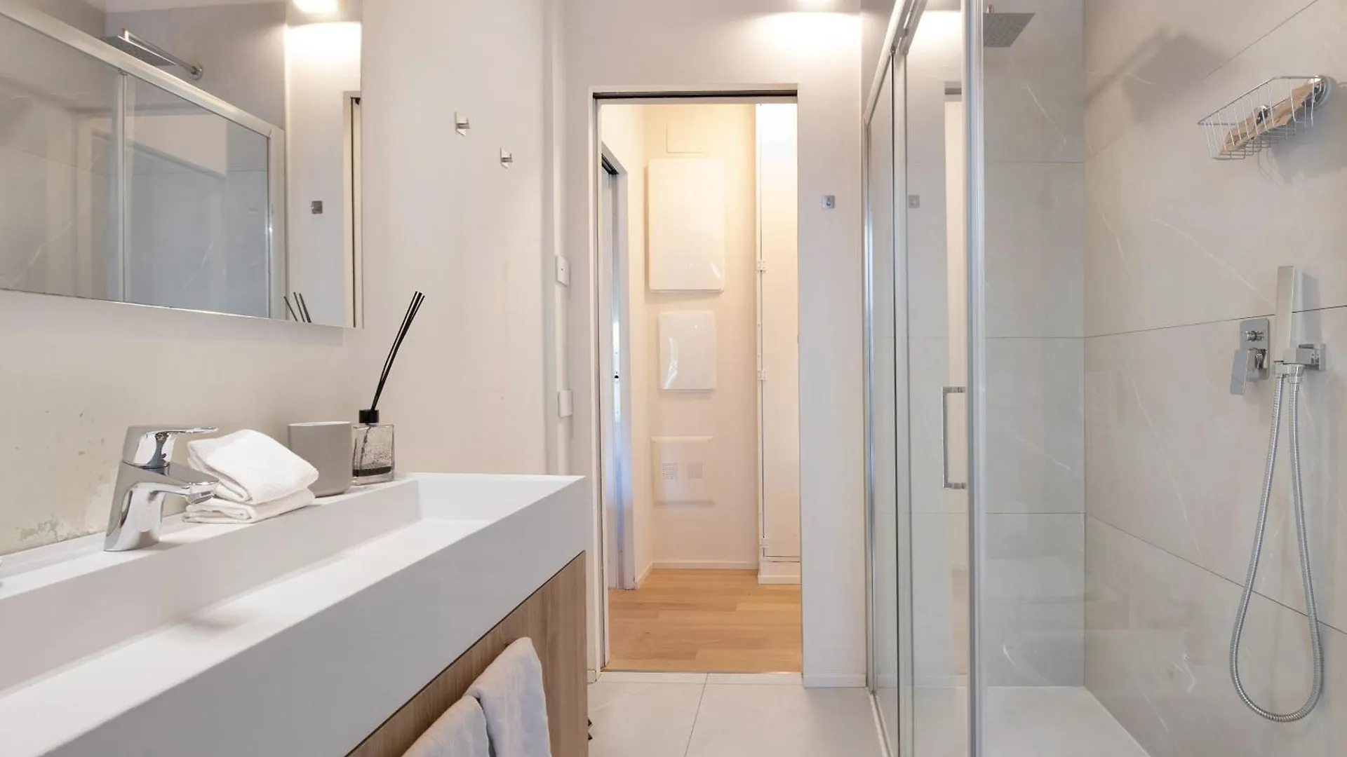 Little Mier Iseo Apartment 0*,