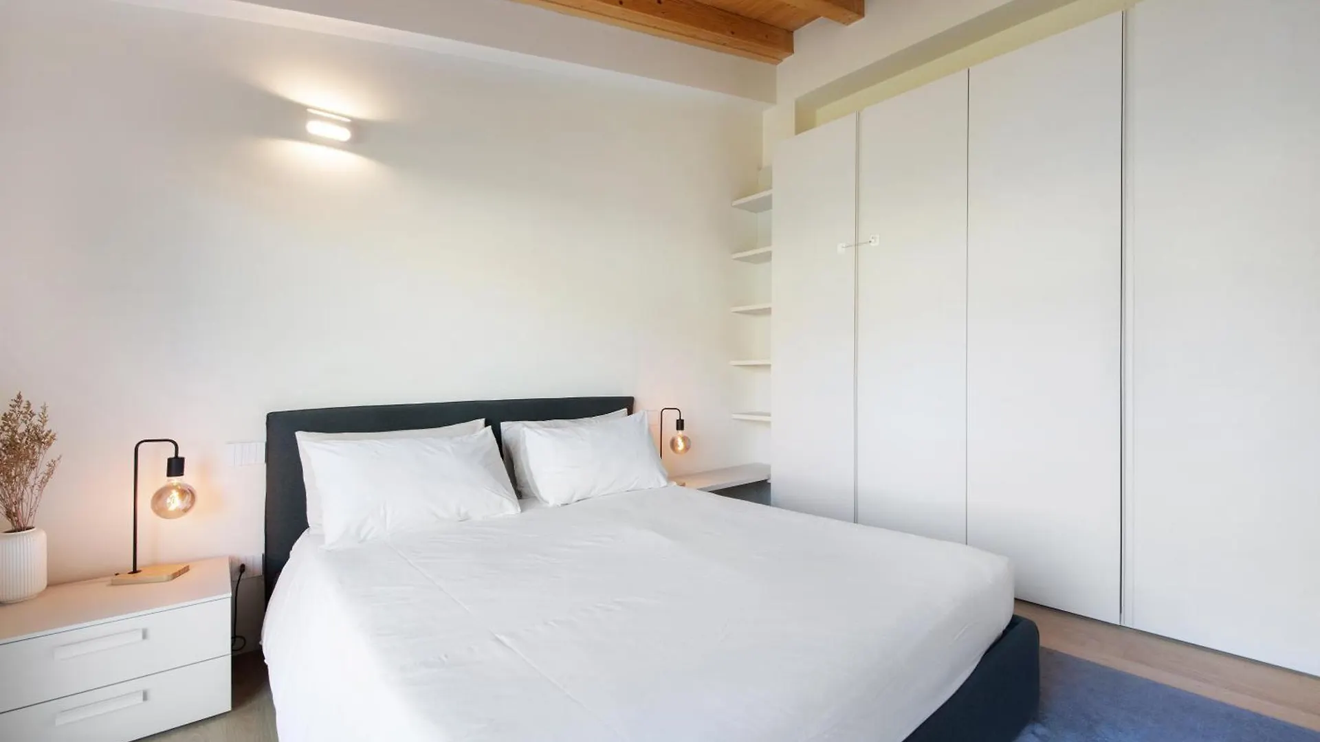 Little Mier Iseo Apartment 0*,